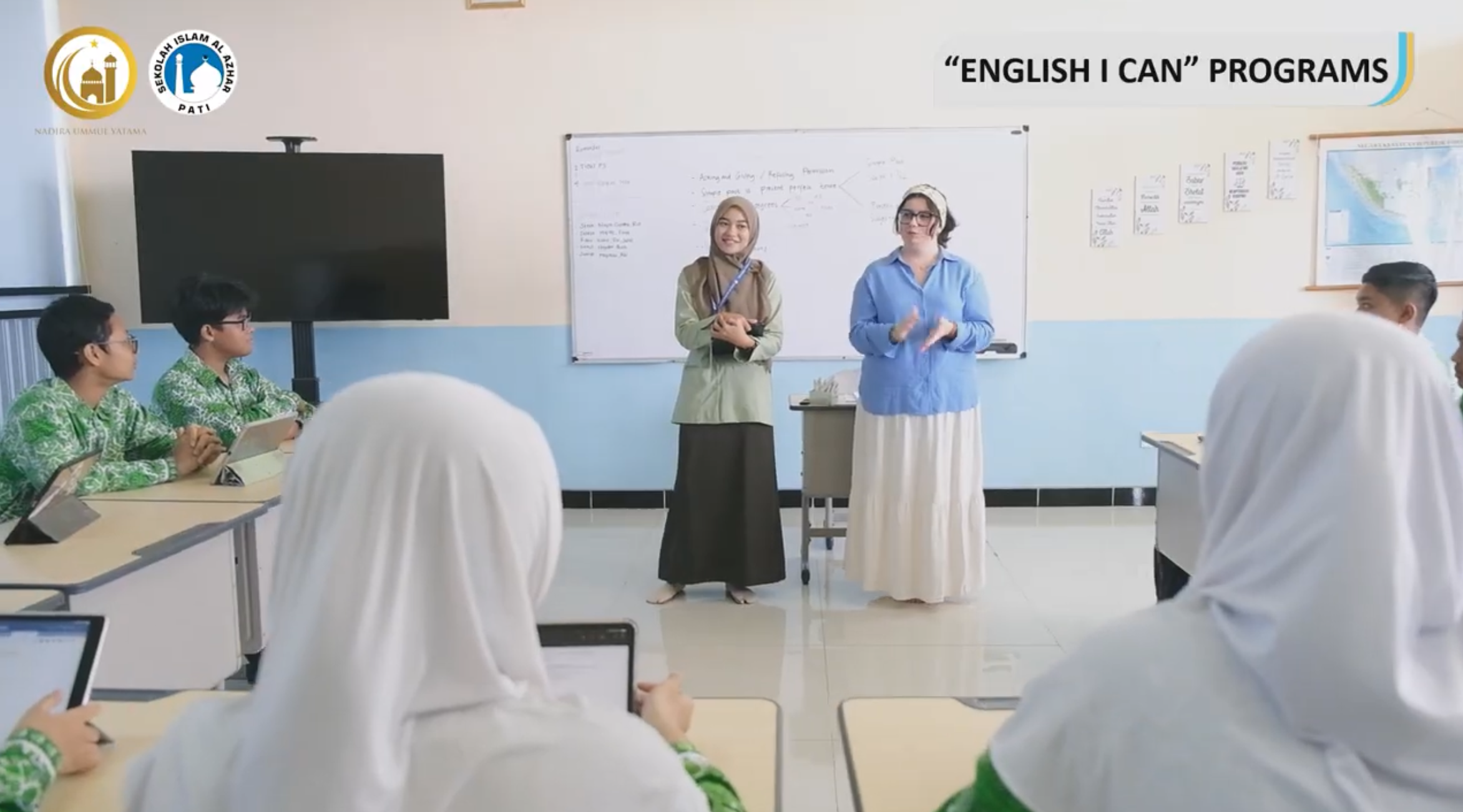 Asah Kemampuan Berbahasa Inggris SMP Islam Al Azhar Pati Undang Turis Perancis