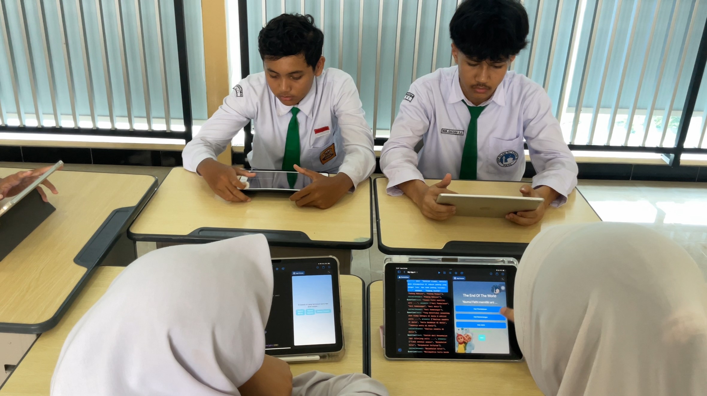 Serunya Belajar Koding dengan Swift Playgrounds di SMP Islam Al Azhar 46 Pati